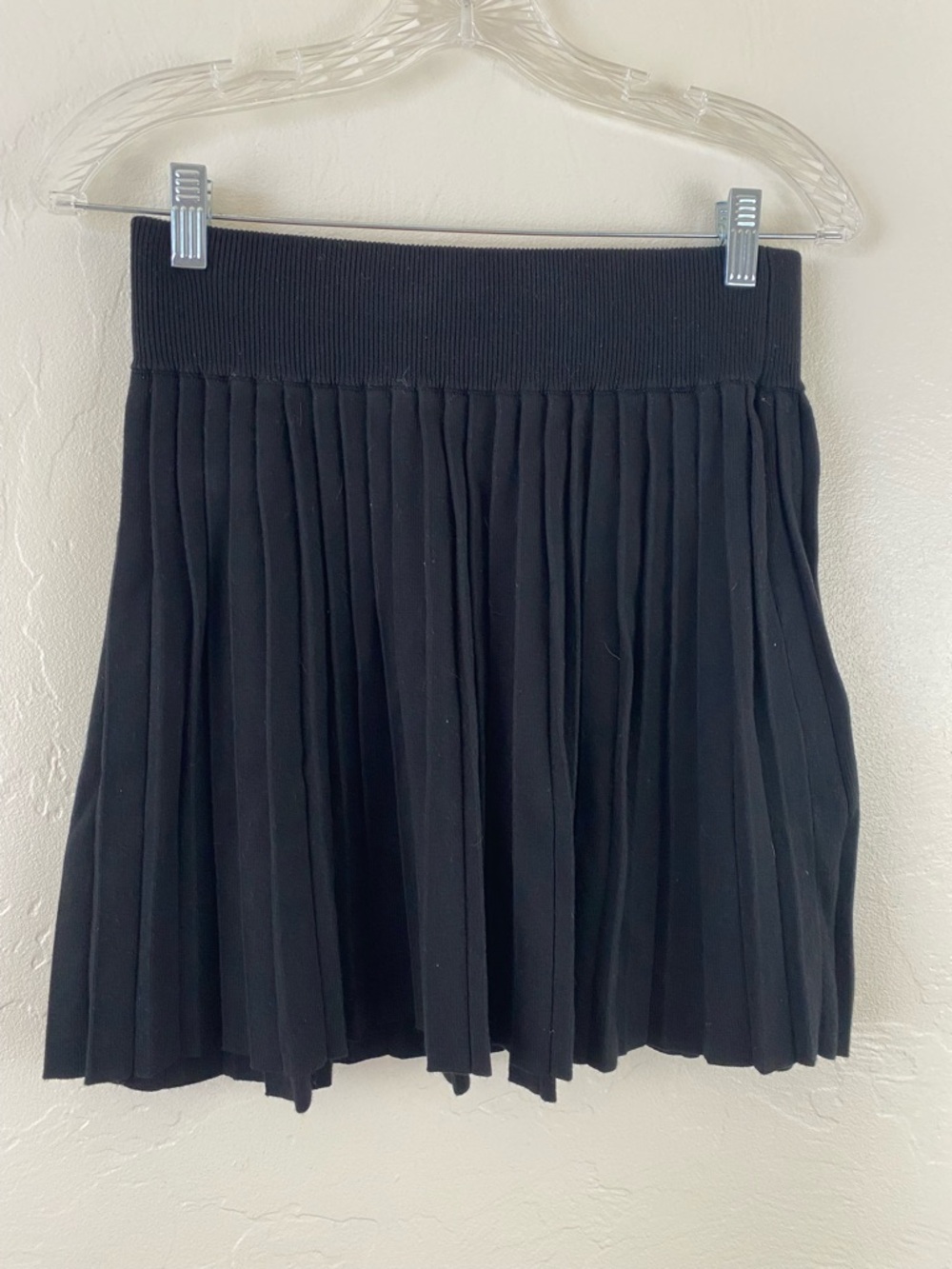 Guess Size Small NWT Black Ribbed Knit Pleaded Miranda Sweater Mini Skirt